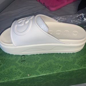 Gucci slides one time wear so the bottom is a little dirty not that much